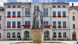 Oelsnitz Rathaus und Brunnen